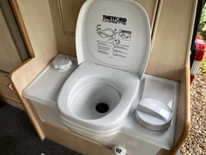 Camper Toilet Keuze - voorbeeld van plaatsing toilet