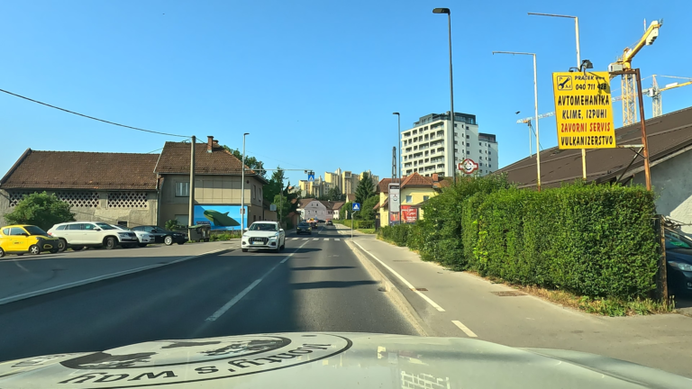 laatste kilometers in Slovenië tijdens het uitrijden van Ljubljana met de camper