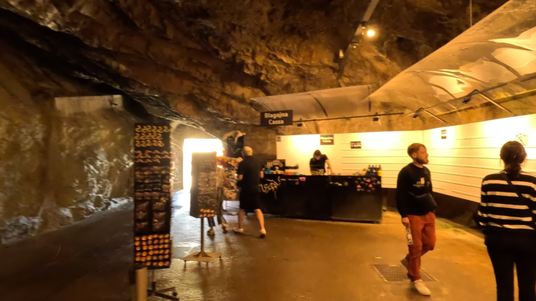 uitgang-postojna-grotten-laatste-kilometers-slovenie