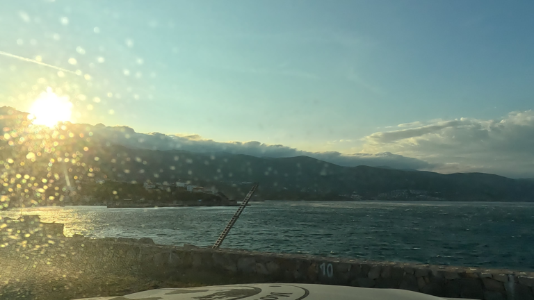 Autokamp "Punta Pivole" tijdens de opkomende zon en met zeezicht tijdens mijn Avonturen in Kroatië.