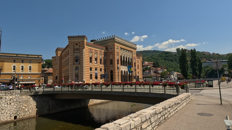 Sarajevo City Hall en brug