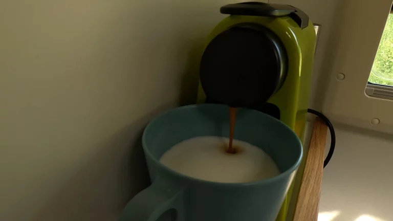 Koffie zetten bij Komar Pass