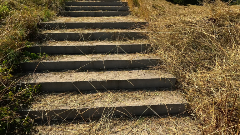 Close-up trappen naar het monument