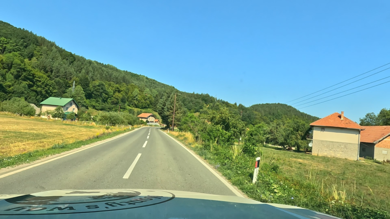Enkelbaansweg op de P4 tijdens deze route door Montenegro en Albanië.